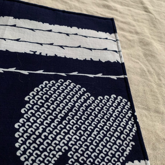 Navy and white pocket square - Picture 2 of 3